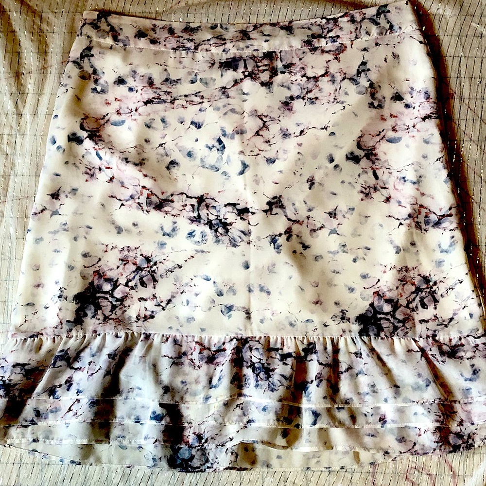 Simons Contemporaine, short floral skirt